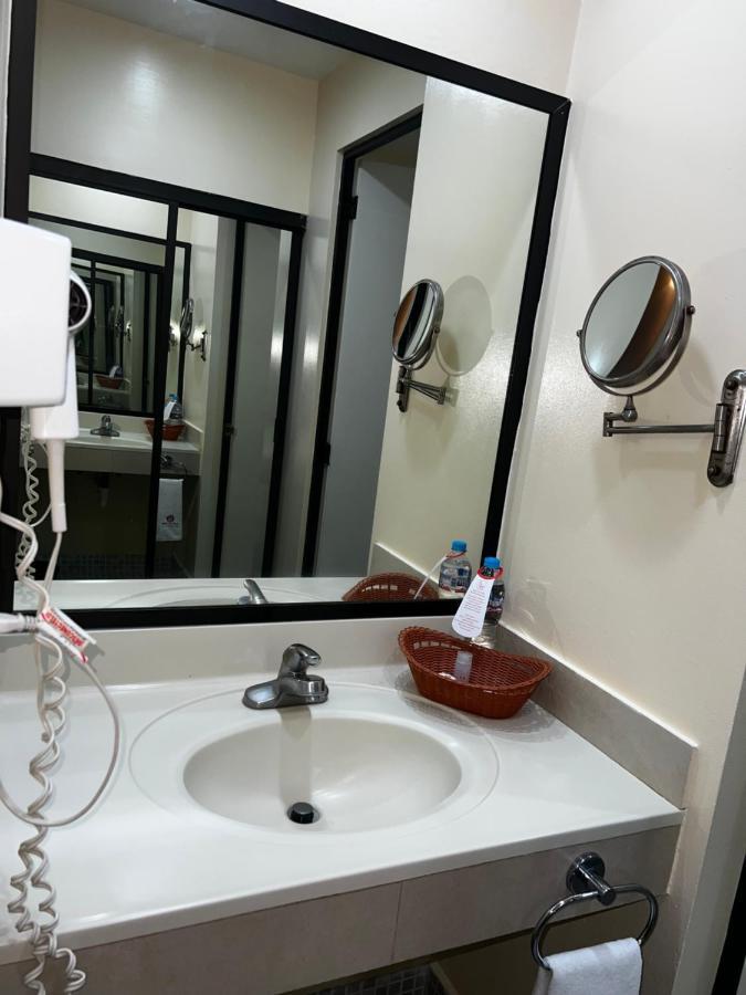 Hotel Oliver Inn Toluca Buitenkant foto